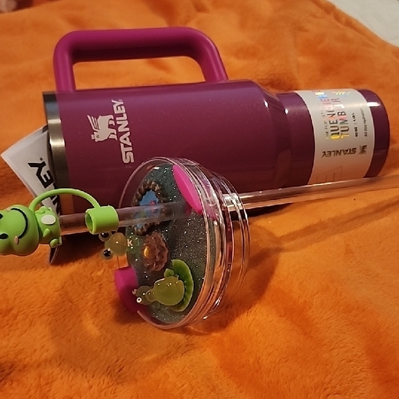 40 Oz Stanley Purple Tumbler with Pink Handle and Frog Lid - Picture 7 of 12